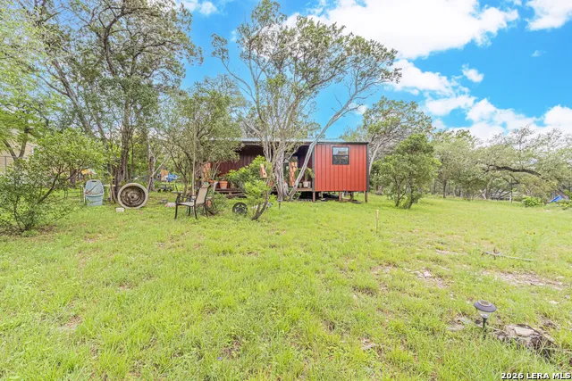 2939 Goat Hill Rd Lakehills, TX 78063