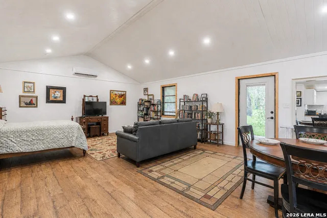 2939 Goat Hill Rd Lakehills, TX 78063