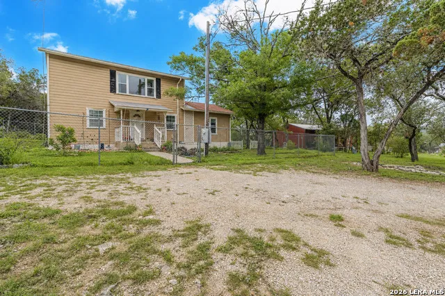 2939 Goat Hill Rd Lakehills, TX 78063