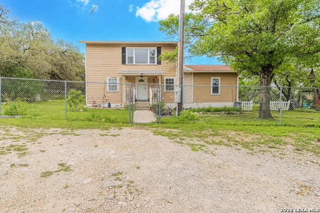 2939 Goat Hill Rd Lakehills, TX 78063
