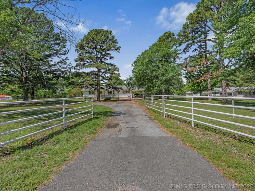 15083 State Highway 82 Tahlequah, OK 74464