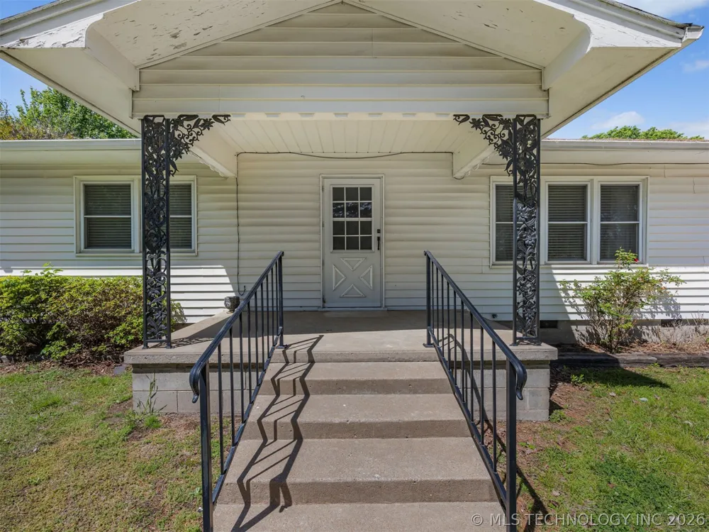15083 State Highway 82 Tahlequah, OK 74464