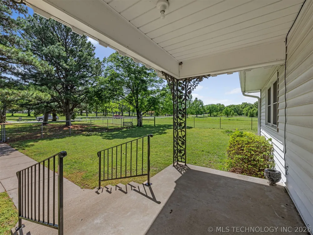 15083 State Highway 82 Tahlequah, OK 74464