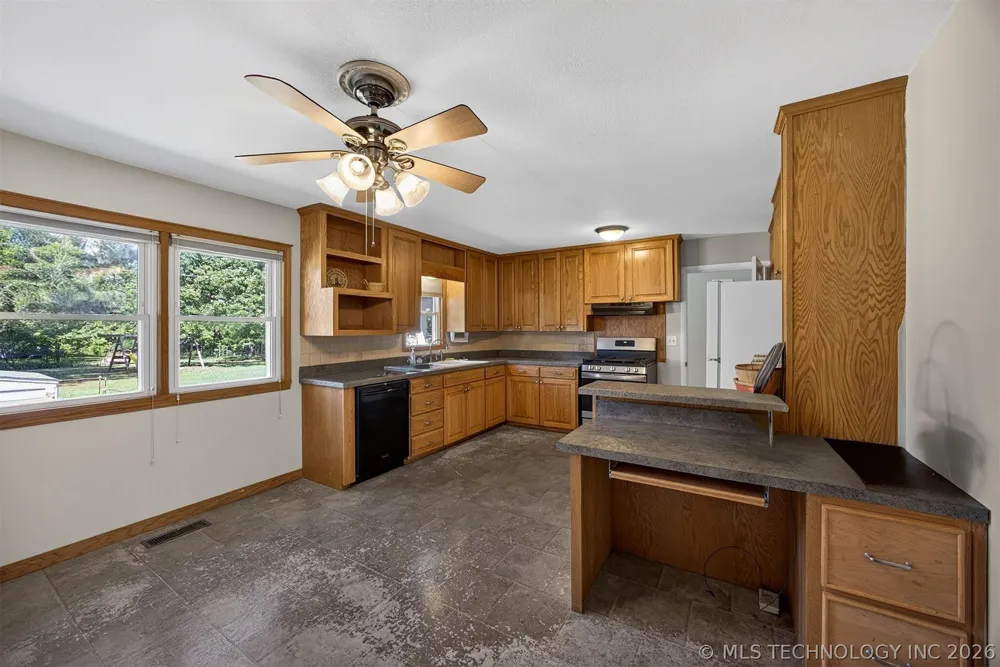 15083 State Highway 82 Tahlequah, OK 74464