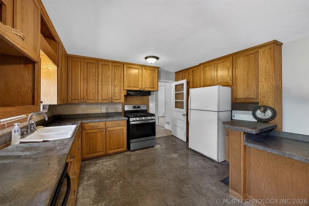 15083 State Highway 82 Tahlequah, OK 74464