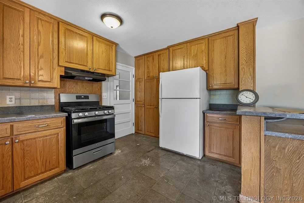 15083 State Highway 82 Tahlequah, OK 74464