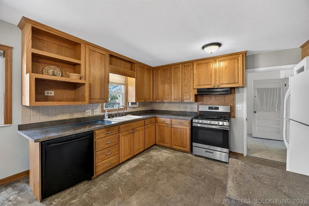 15083 State Highway 82 Tahlequah, OK 74464