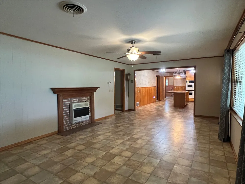 211 S Crockett Henrietta, TX 76365