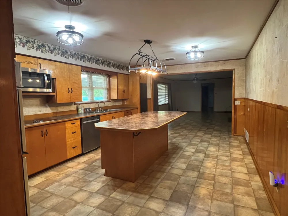 211 S Crockett Henrietta, TX 76365