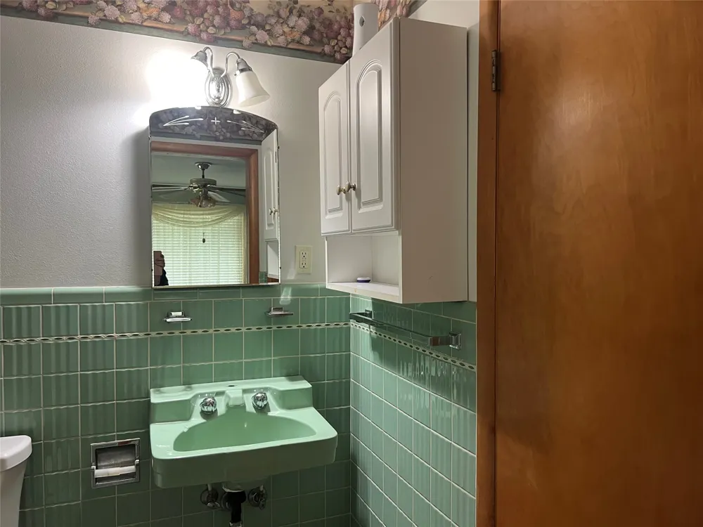 211 S Crockett Henrietta, TX 76365