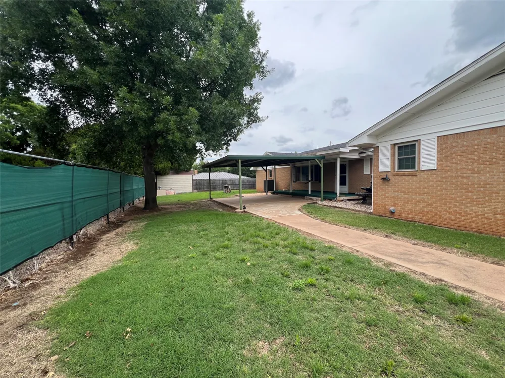 211 S Crockett Henrietta, TX 76365
