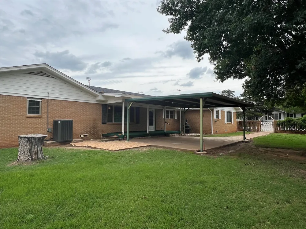 211 S Crockett Henrietta, TX 76365