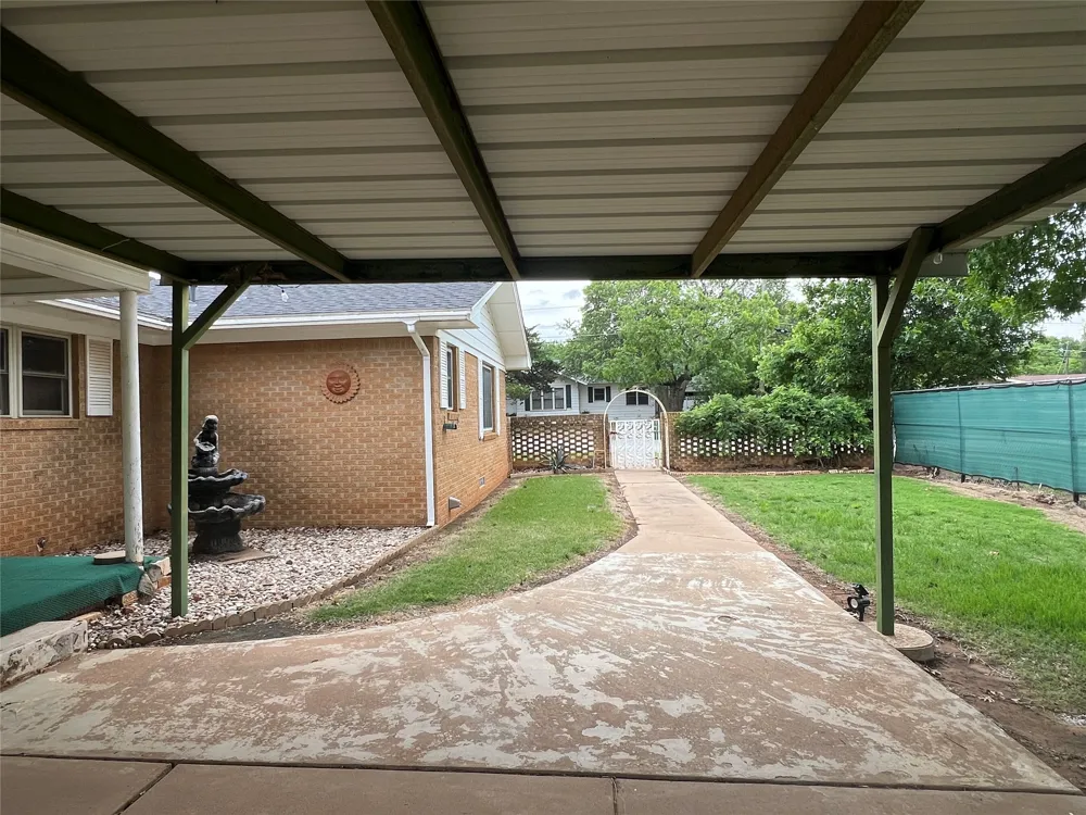 211 S Crockett Henrietta, TX 76365