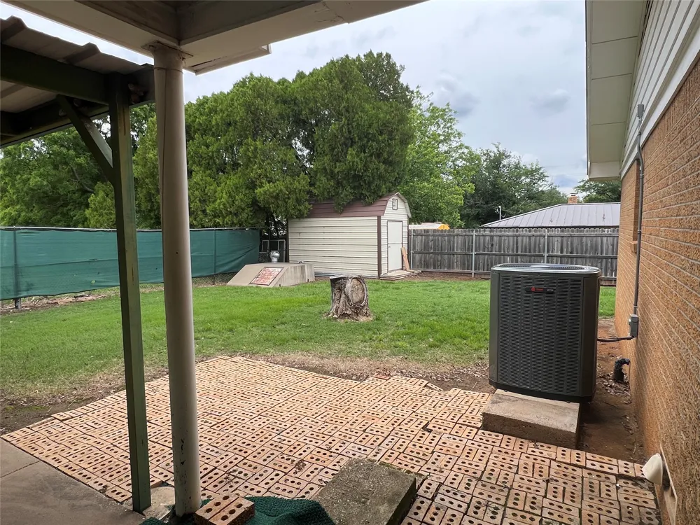 211 S Crockett Henrietta, TX 76365