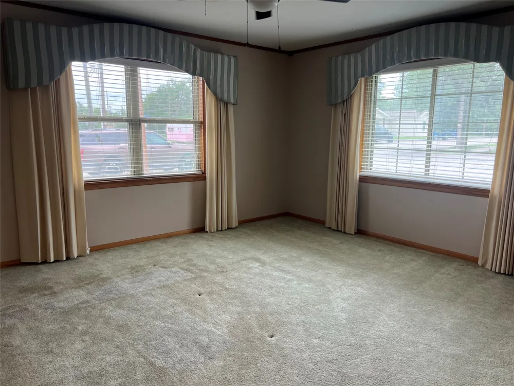 211 S Crockett Henrietta, TX 76365