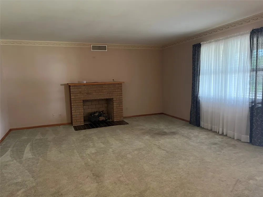 211 S Crockett Henrietta, TX 76365