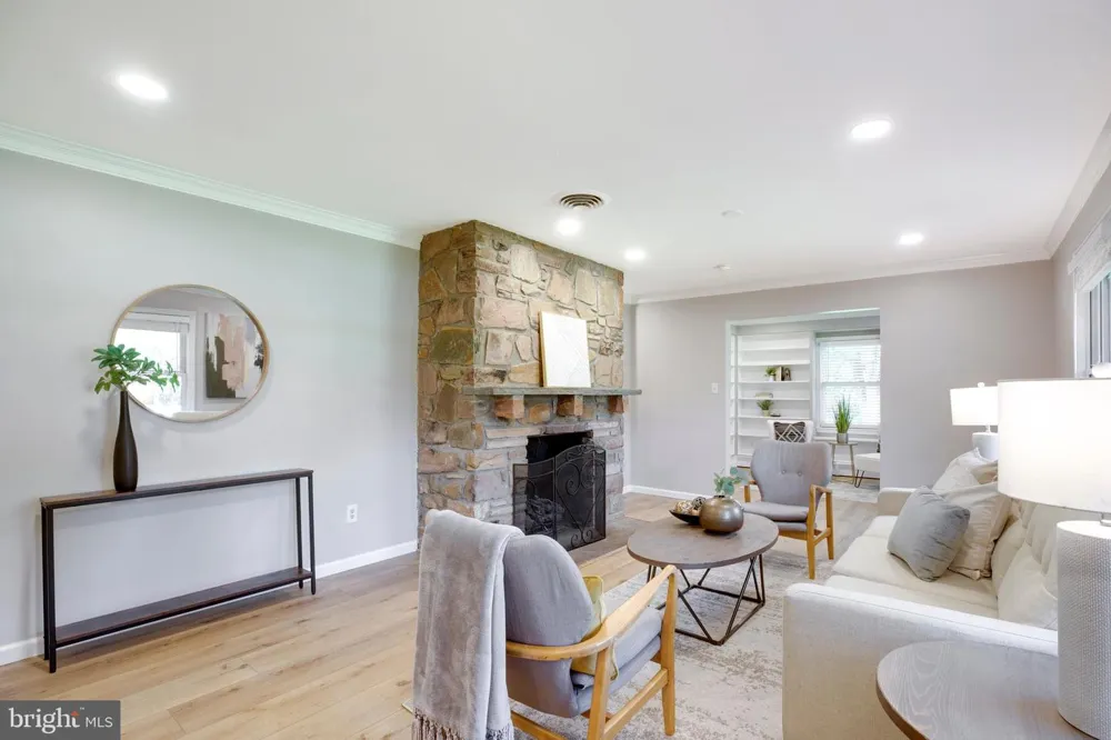 15027 BRADDOCK ROAD Centreville, VA 20120