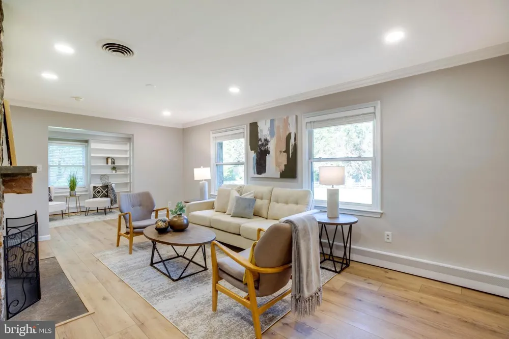 15027 BRADDOCK ROAD Centreville, VA 20120