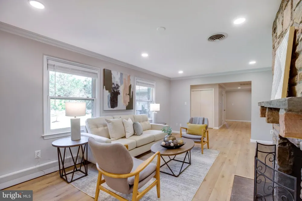 15027 BRADDOCK ROAD Centreville, VA 20120