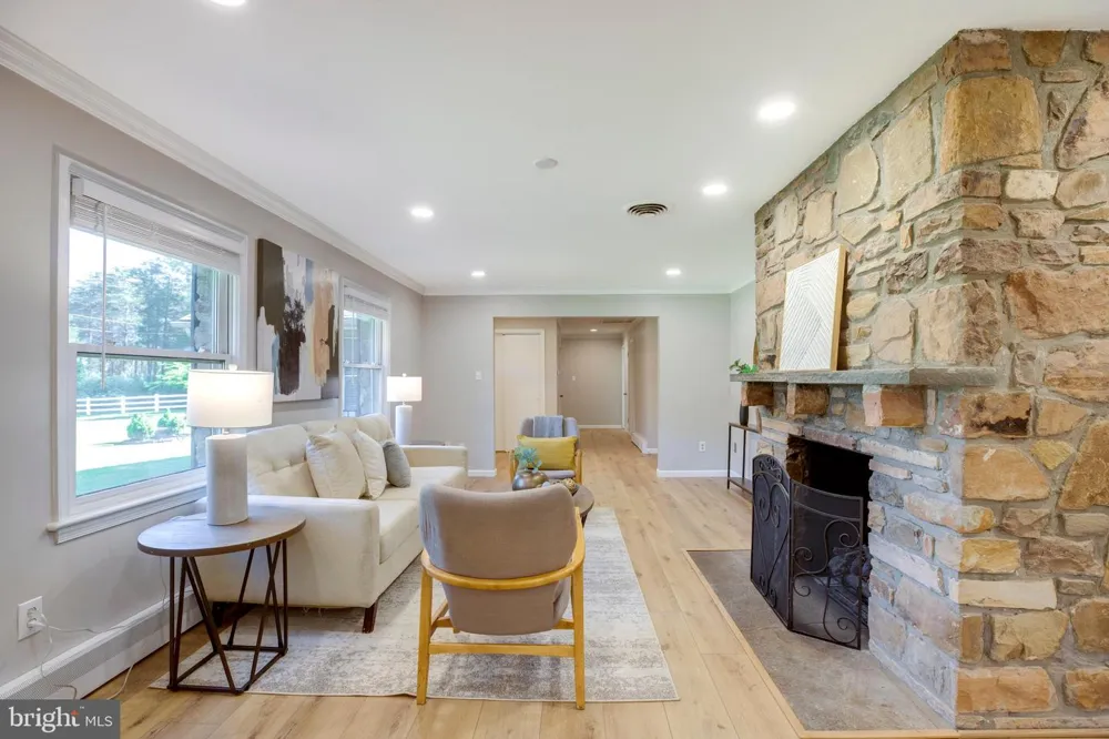 15027 BRADDOCK ROAD Centreville, VA 20120