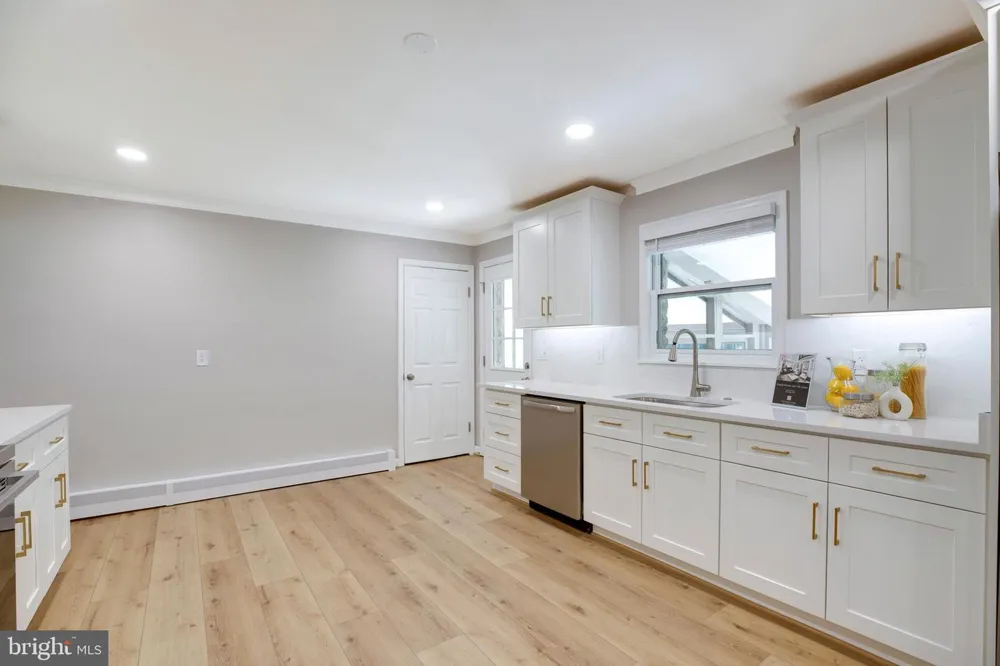 15027 BRADDOCK ROAD Centreville, VA 20120