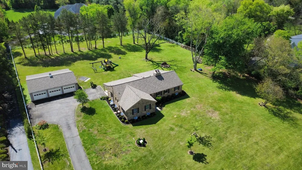 15027 BRADDOCK ROAD Centreville, VA 20120