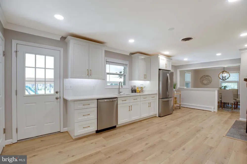 15027 BRADDOCK ROAD Centreville, VA 20120