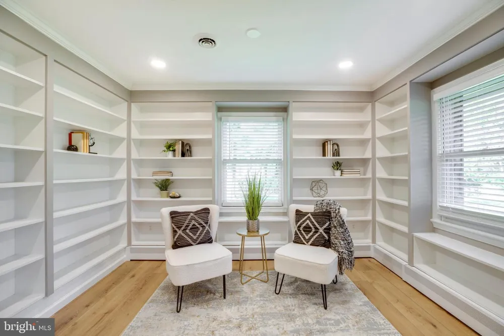 15027 BRADDOCK ROAD Centreville, VA 20120