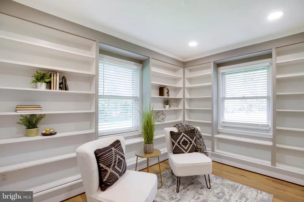 15027 BRADDOCK ROAD Centreville, VA 20120