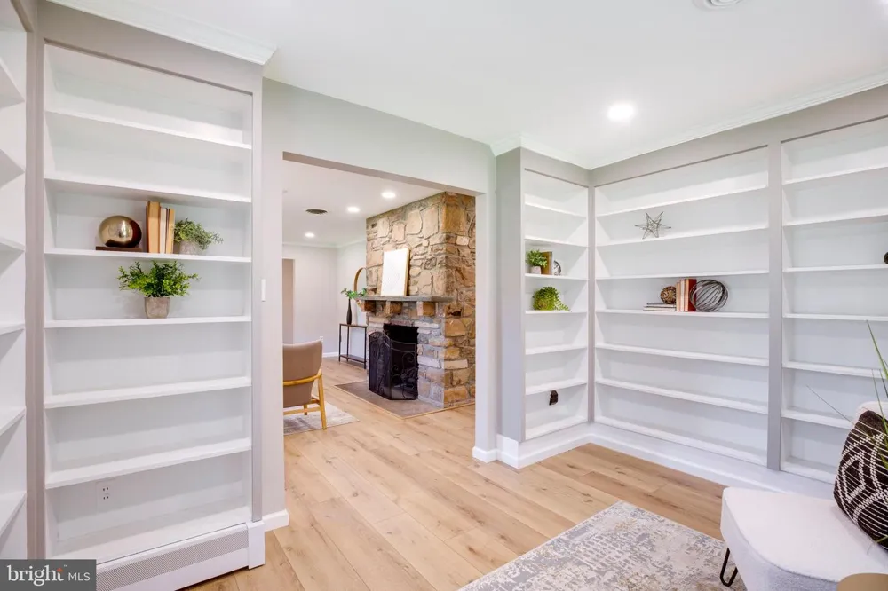 15027 BRADDOCK ROAD Centreville, VA 20120