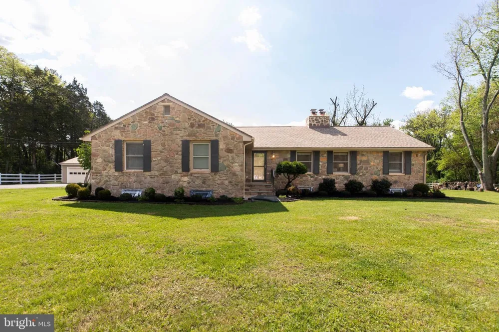 15027 BRADDOCK ROAD Centreville, VA 20120
