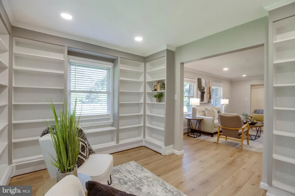 15027 BRADDOCK ROAD Centreville, VA 20120