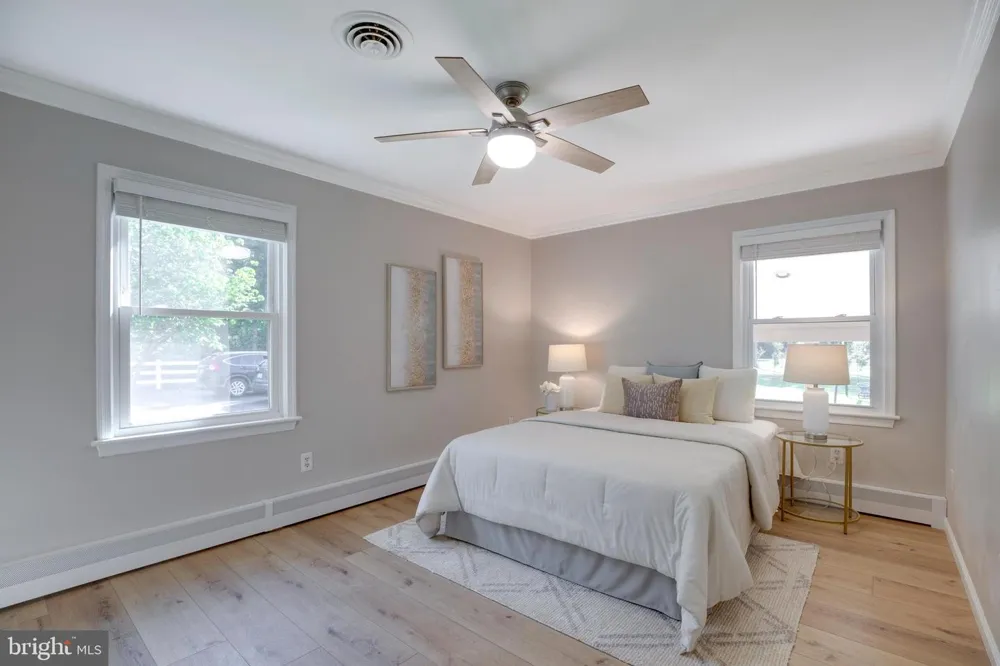 15027 BRADDOCK ROAD Centreville, VA 20120