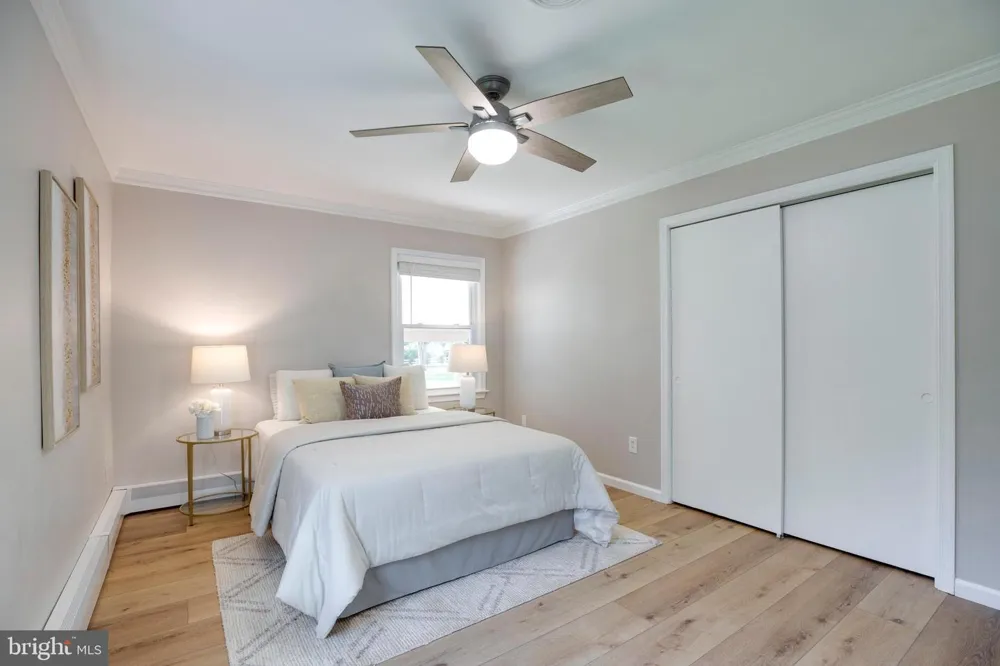 15027 BRADDOCK ROAD Centreville, VA 20120