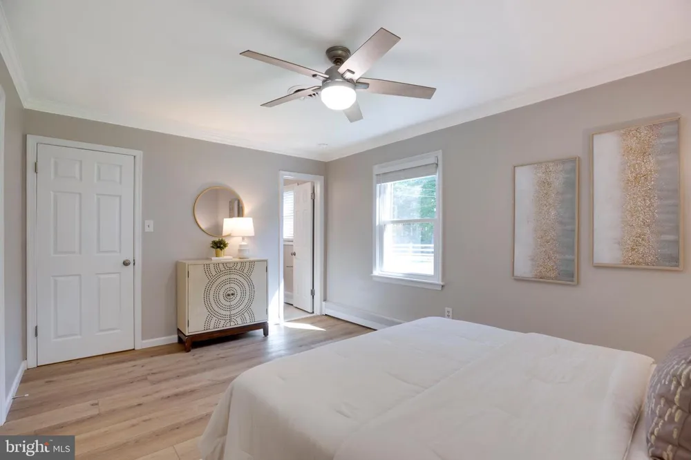15027 BRADDOCK ROAD Centreville, VA 20120