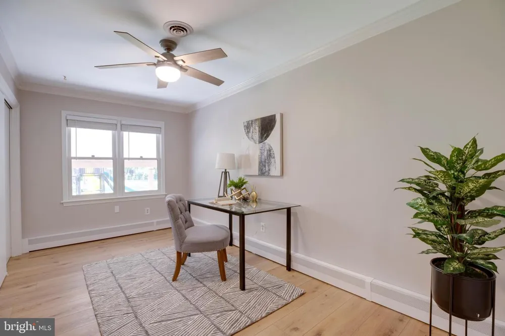 15027 BRADDOCK ROAD Centreville, VA 20120