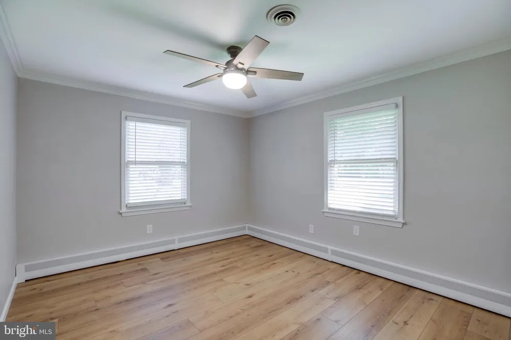15027 BRADDOCK ROAD Centreville, VA 20120
