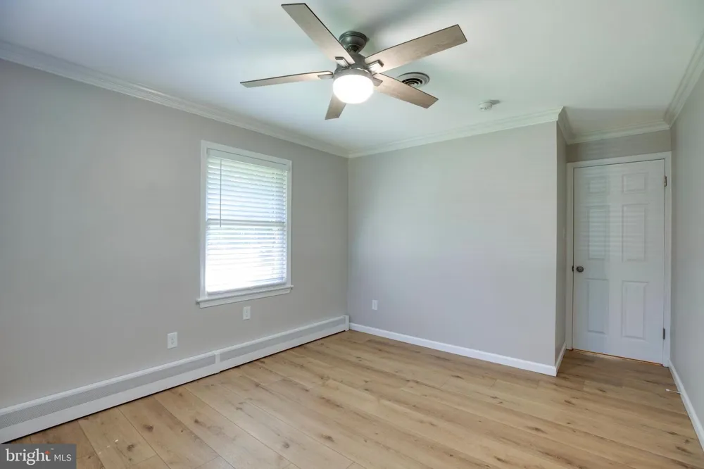 15027 BRADDOCK ROAD Centreville, VA 20120
