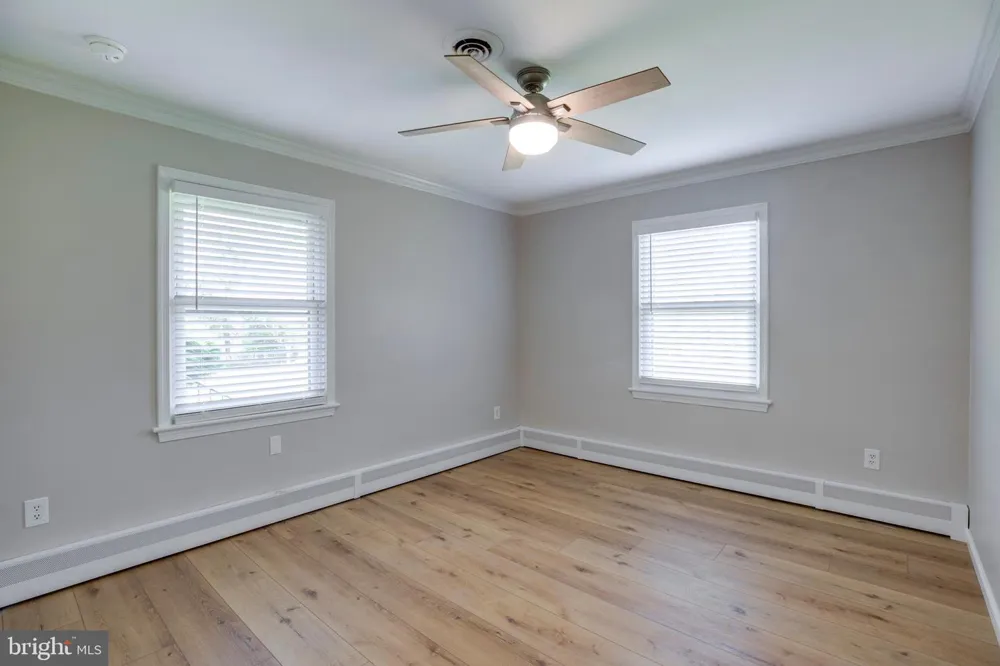 15027 BRADDOCK ROAD Centreville, VA 20120