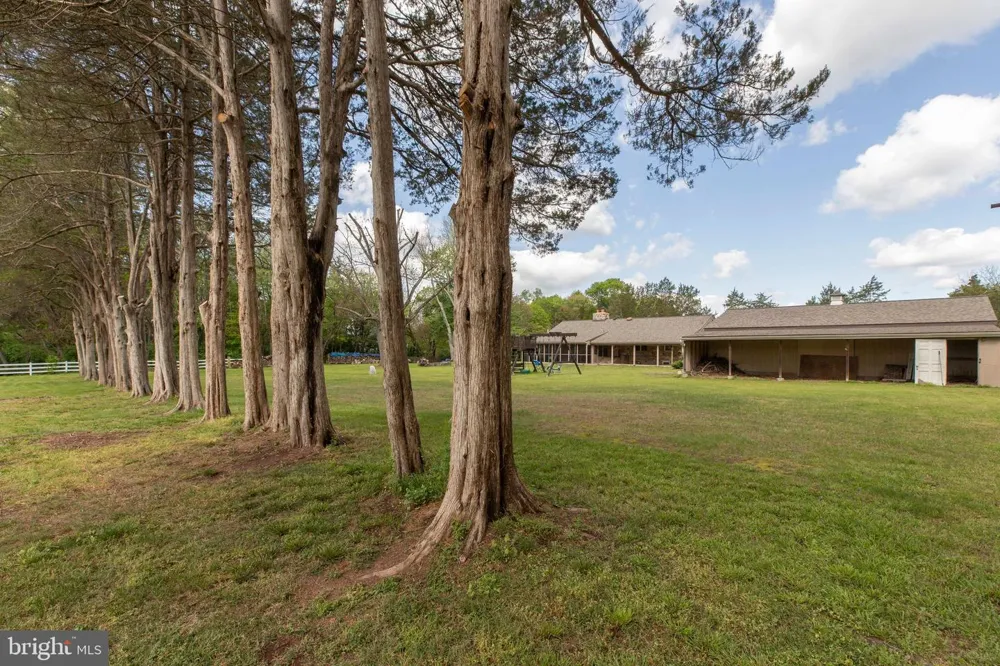 15027 BRADDOCK ROAD Centreville, VA 20120