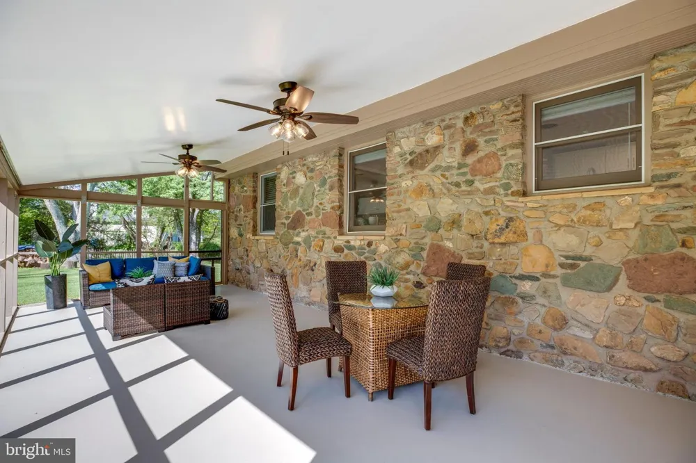 15027 BRADDOCK ROAD Centreville, VA 20120