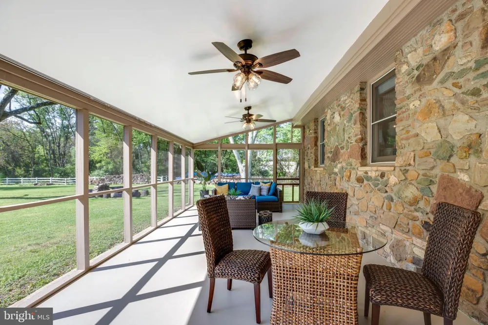 15027 BRADDOCK ROAD Centreville, VA 20120