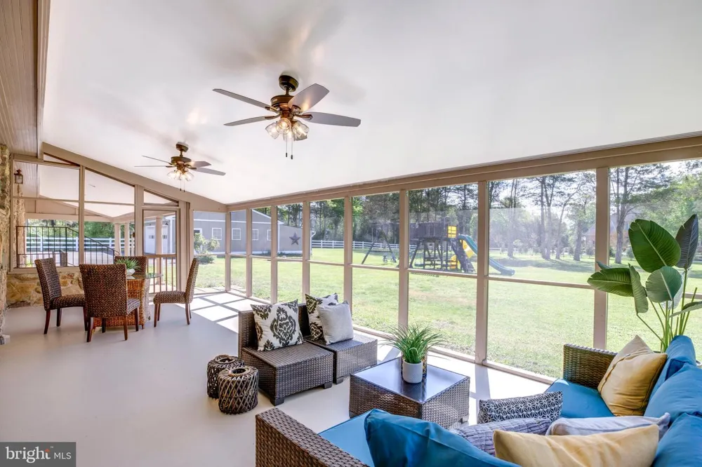15027 BRADDOCK ROAD Centreville, VA 20120