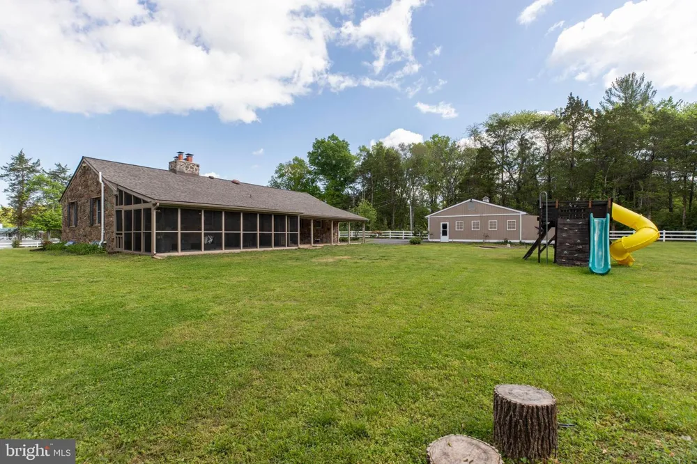 15027 BRADDOCK ROAD Centreville, VA 20120