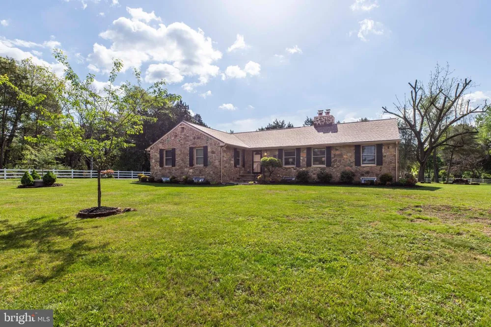 15027 BRADDOCK ROAD Centreville, VA 20120