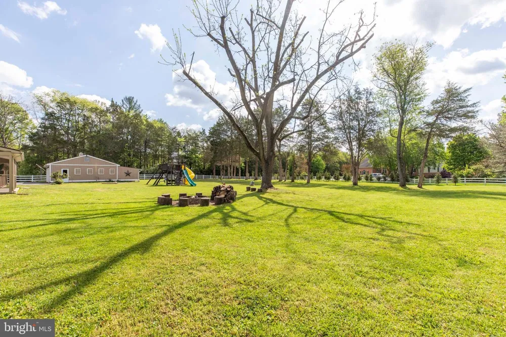 15027 BRADDOCK ROAD Centreville, VA 20120