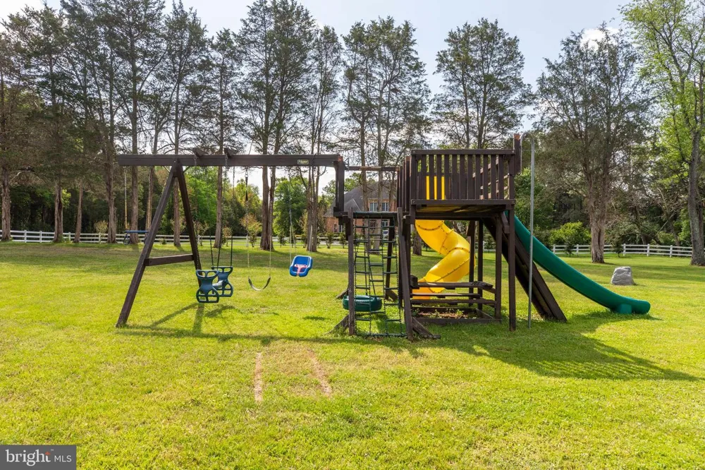 15027 BRADDOCK ROAD Centreville, VA 20120
