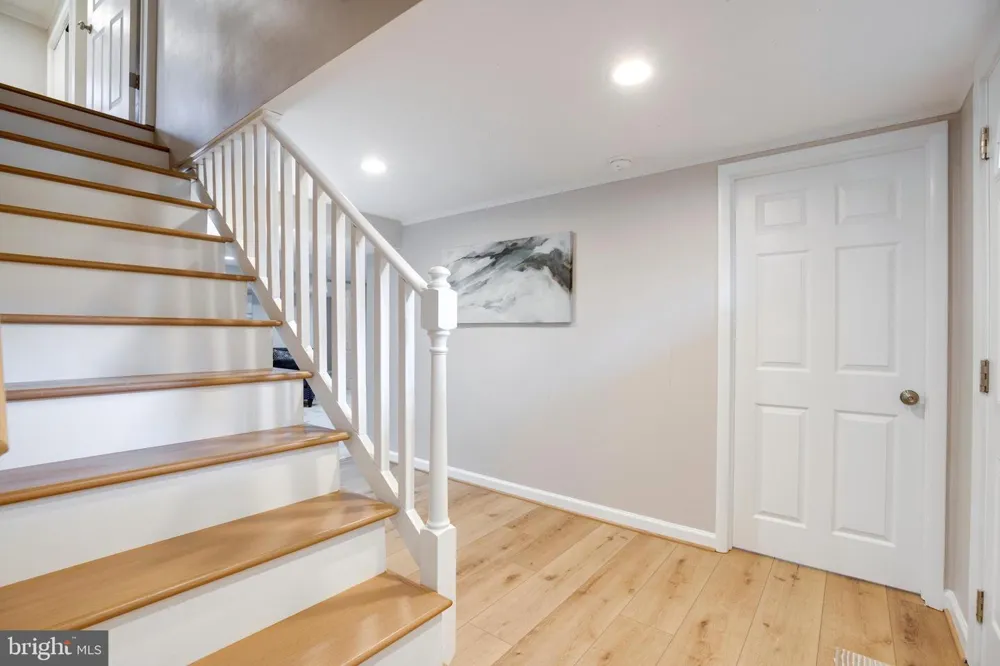 15027 BRADDOCK ROAD Centreville, VA 20120