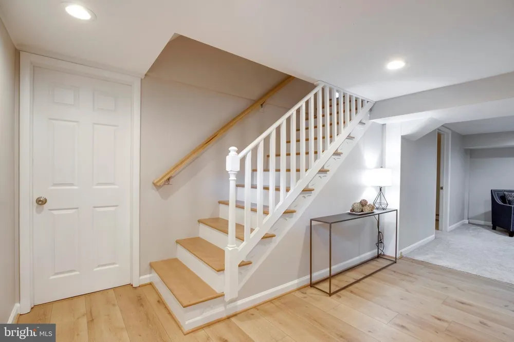 15027 BRADDOCK ROAD Centreville, VA 20120