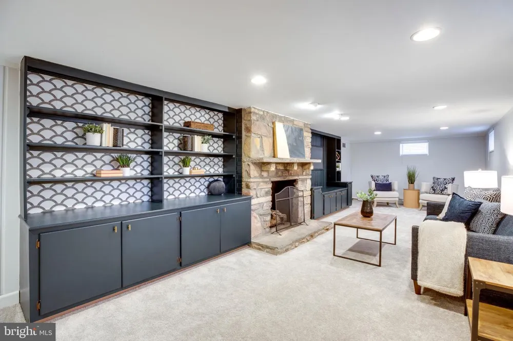 15027 BRADDOCK ROAD Centreville, VA 20120